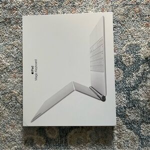Apple iPad Magic Keyboard in White